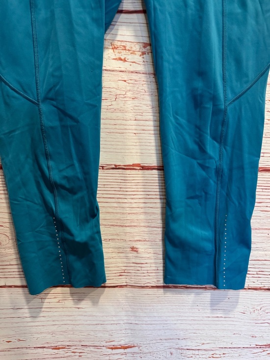 Lululemon Fast & Free Crop II Nulux
19"' in Capri Sz 6 - Picture 6 of 10